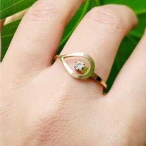 Vintage Avon Gold Faux Diamond Teardrop Ring